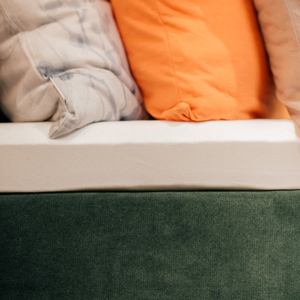 Jaki materac nawierzchniowy wybrać? Praktyczny poradnik.