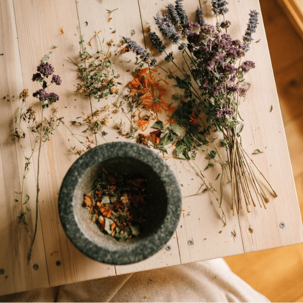 Jakie zioła na sen wybrać, by szybciej zasnąć i lepiej spać?