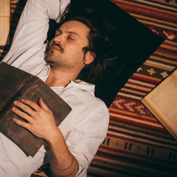 Czy spanie na podłodze jest zdrowe?