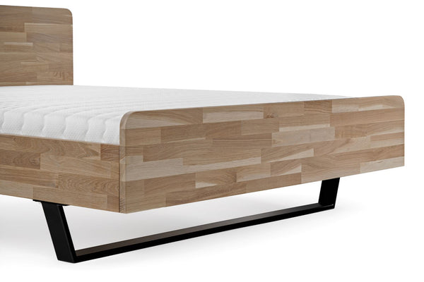 Łóżko dębowe Tammi z płozami